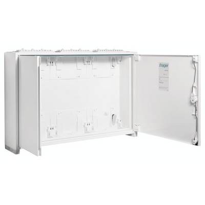 Otevřená bílá rozvodná skříň na elektroniku na zdi, zobrazující vnitřní prostor s prázdnými přihrádkami a otevřenými dvířky vpravo.