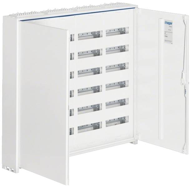 Otevřená elektrická rozvodná skříň s několika pojistkami a elektrickými komponenty, vhodná pro elektrické rozvody v domě nebo budově.