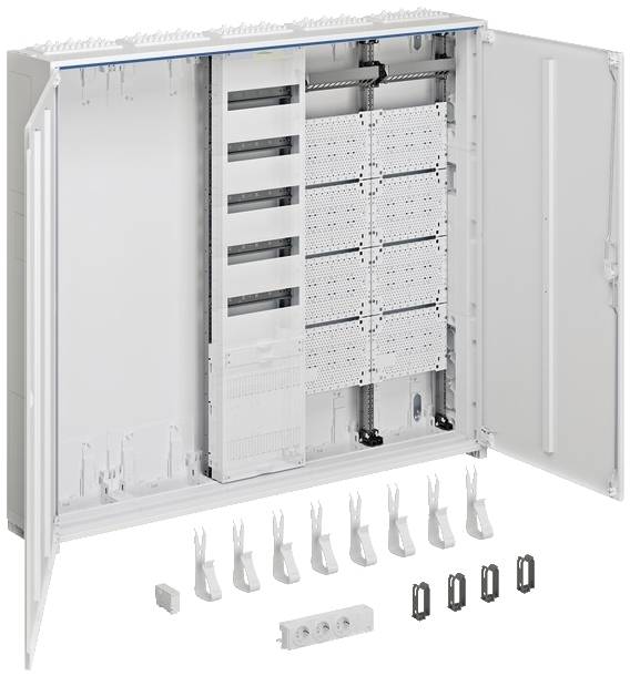 Otevřená rozvodná skříň s kabelovými kanály a ovládacími tlačítky. Příslušenství je umístěno před ní. Vhodné pro elektrické instalace.