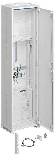 Otevřená rozvodná skříň s kabely, přípojkami a mechanismem otevřených dvířek. Dole na obrázku leží instalační příslušenství.