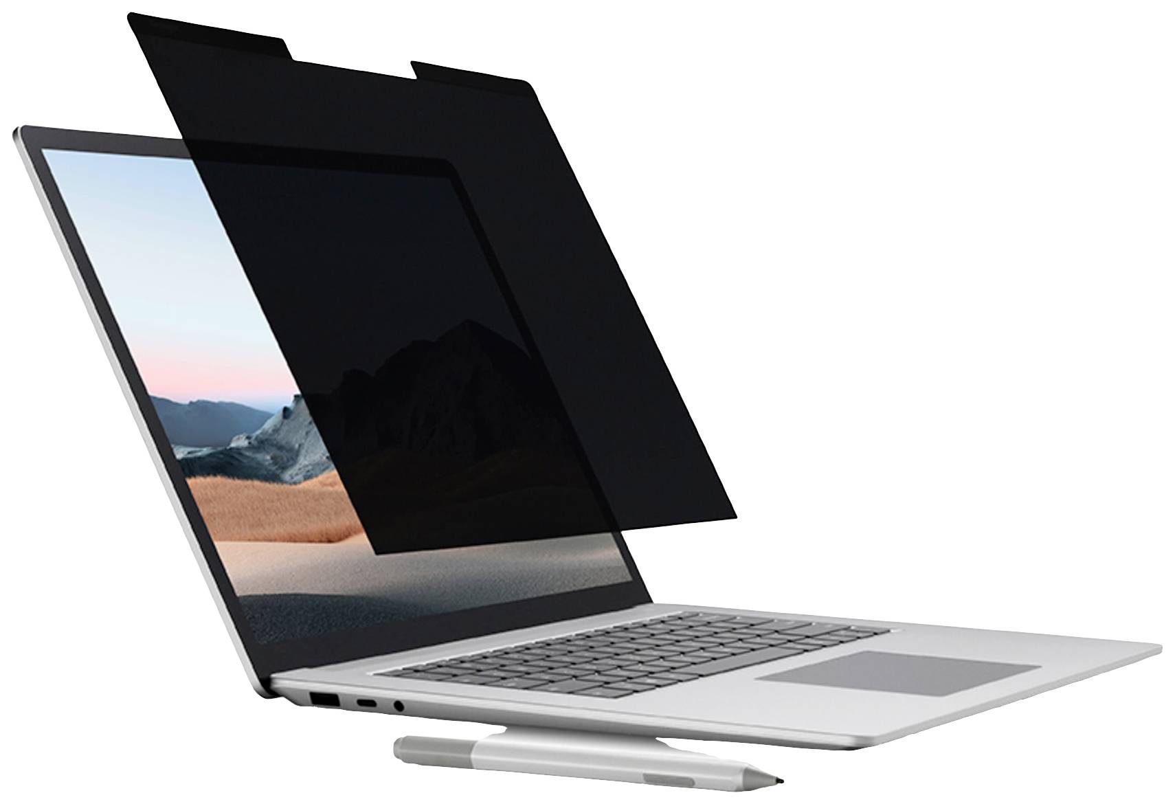 Notebook s nainstalovným filtrem soukromí, který chrání displej před pohledem z boku. Pero leží před zařízením.