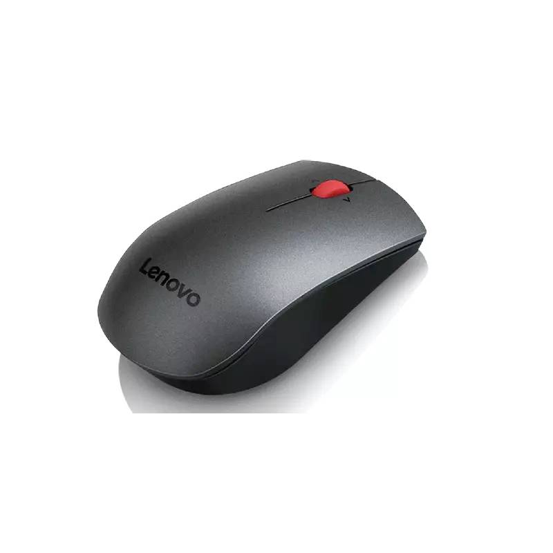 Bezdrátová myš Lenovo v šedé barvě s červeným kolečkem, pohled mírně zezadu z boku.
