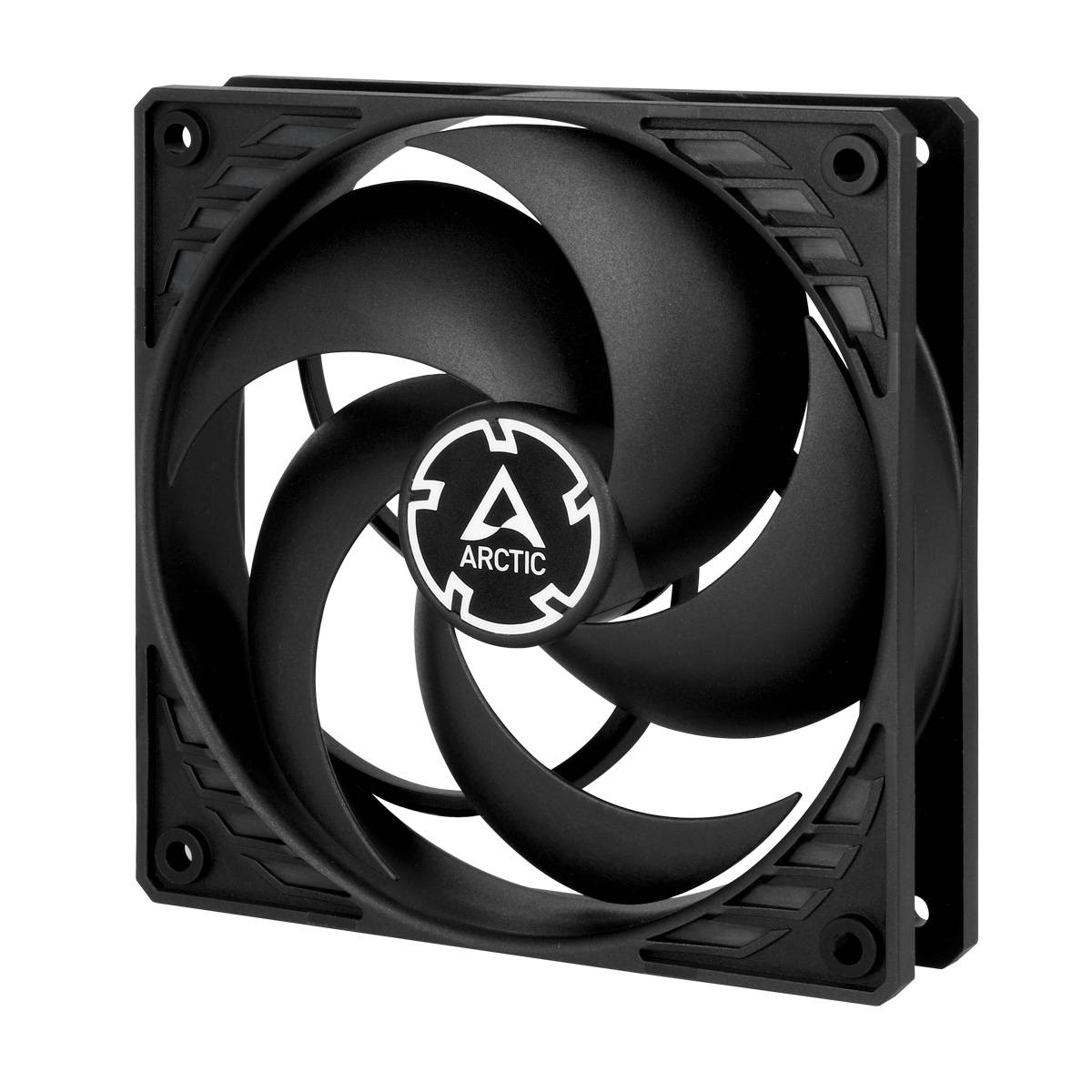 Černý počítačový ventilátor značky Arctic, čtvercového tvaru, s pěti rotačními listy, určený pro chlazení počítačových skříní nebo komponentů.