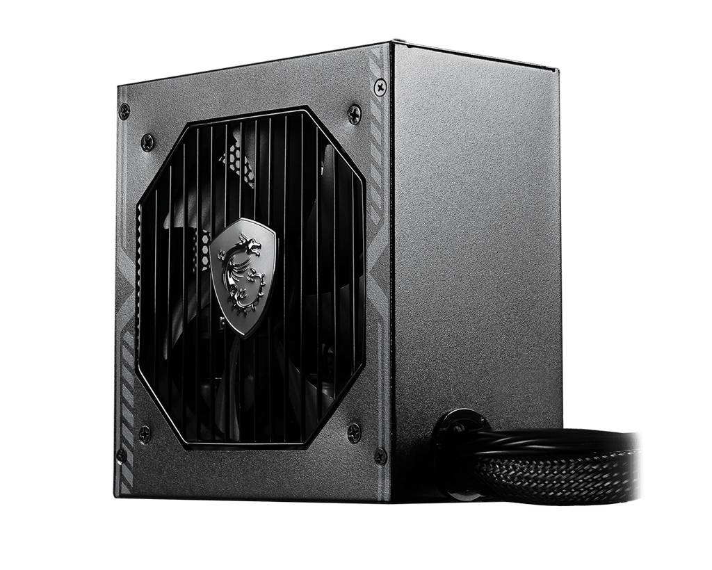 Černý počítačový napájecí zdroj s mřížkou ventilátoru a výrazným logem. Má robustní design a je vhodný pro instalaci do počítače.