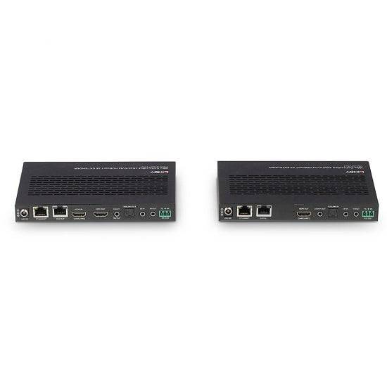 Dva černé AV extendery s různými konektory, včetně HDMI, Ethernetu a audio zdířek, na bílém pozadí.