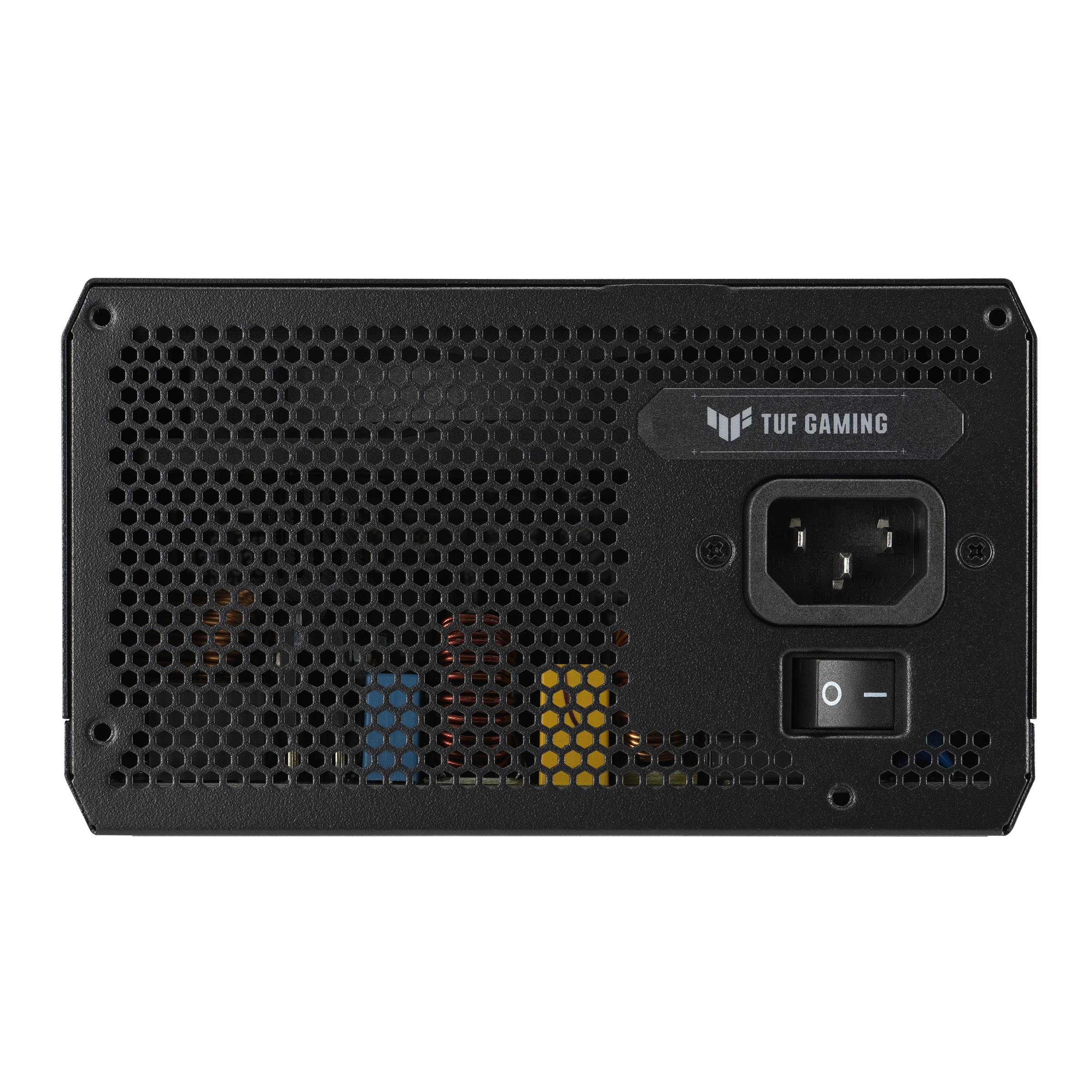 Černý PC zdroj značky TUF Gaming s větrací mřížkou a vypínačem; pohled zezadu.