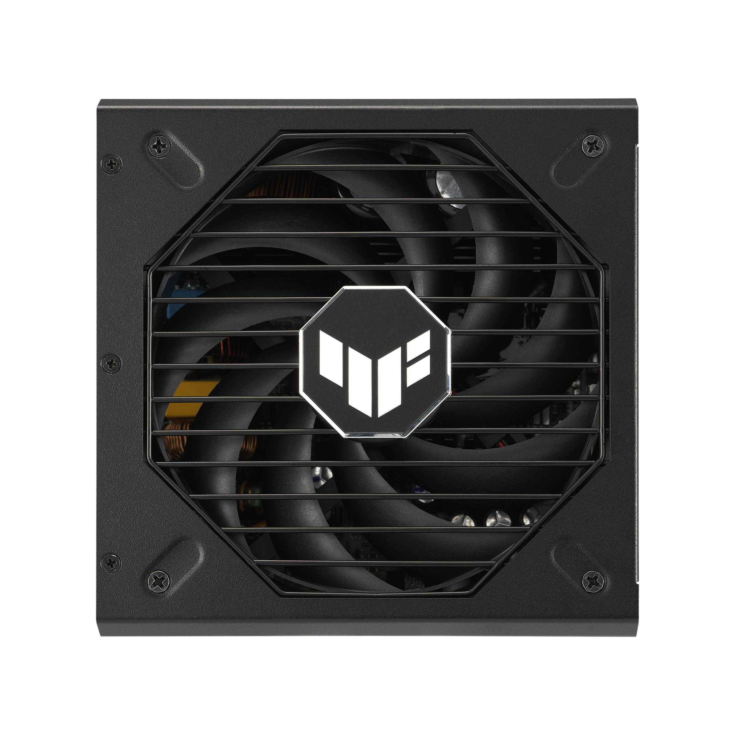 Černý počítačový zdroj s mřížkou ventilátoru a bílým logem uprostřed, symetrický tvar, technické vybavení.