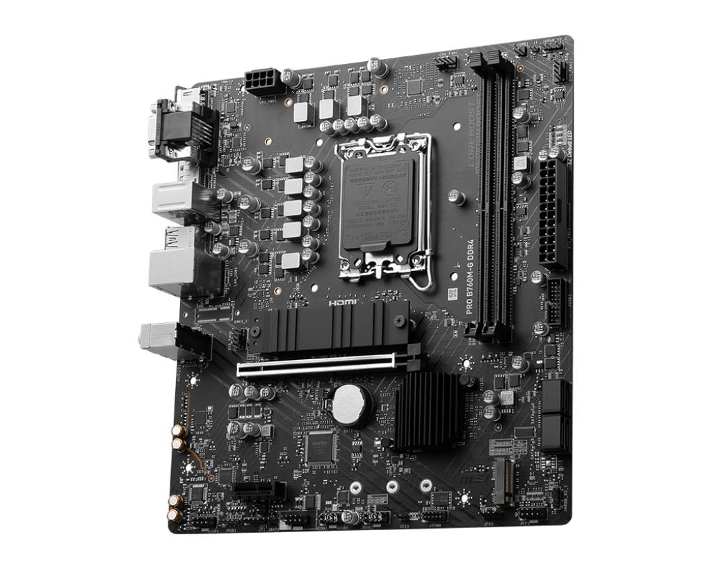 Černá počítačová základní deska s různými porty a sloты, včetně PCIe, RAM a CPU patice, na bílém pozadí.