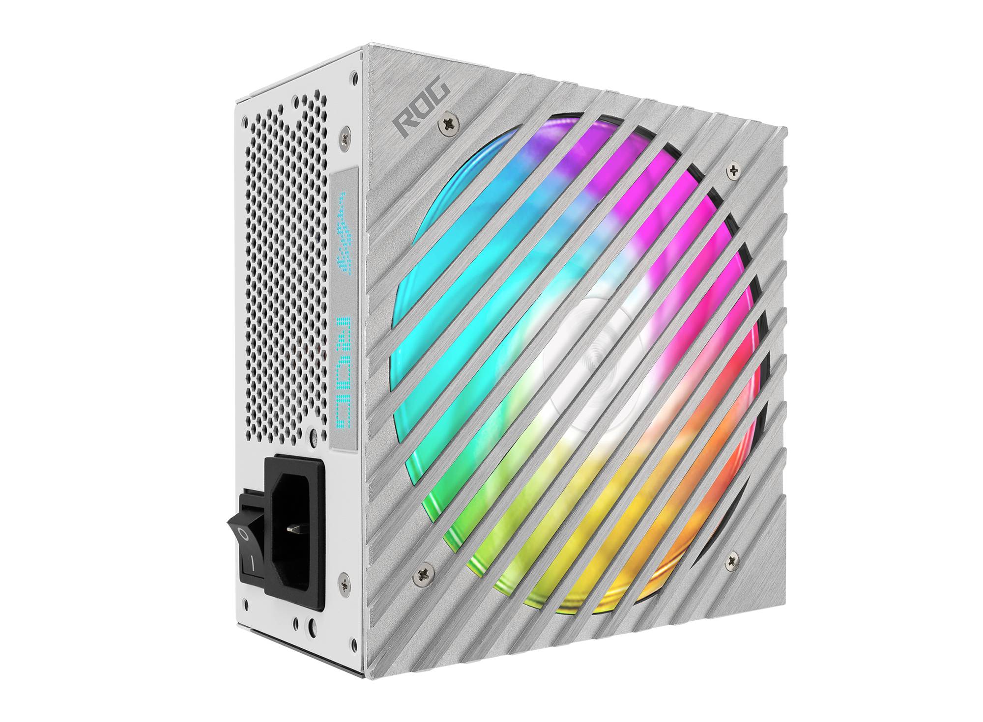 Stříbrný počítačový zdroj s viditelným ventilátorem, který svítí v barvách duhy.