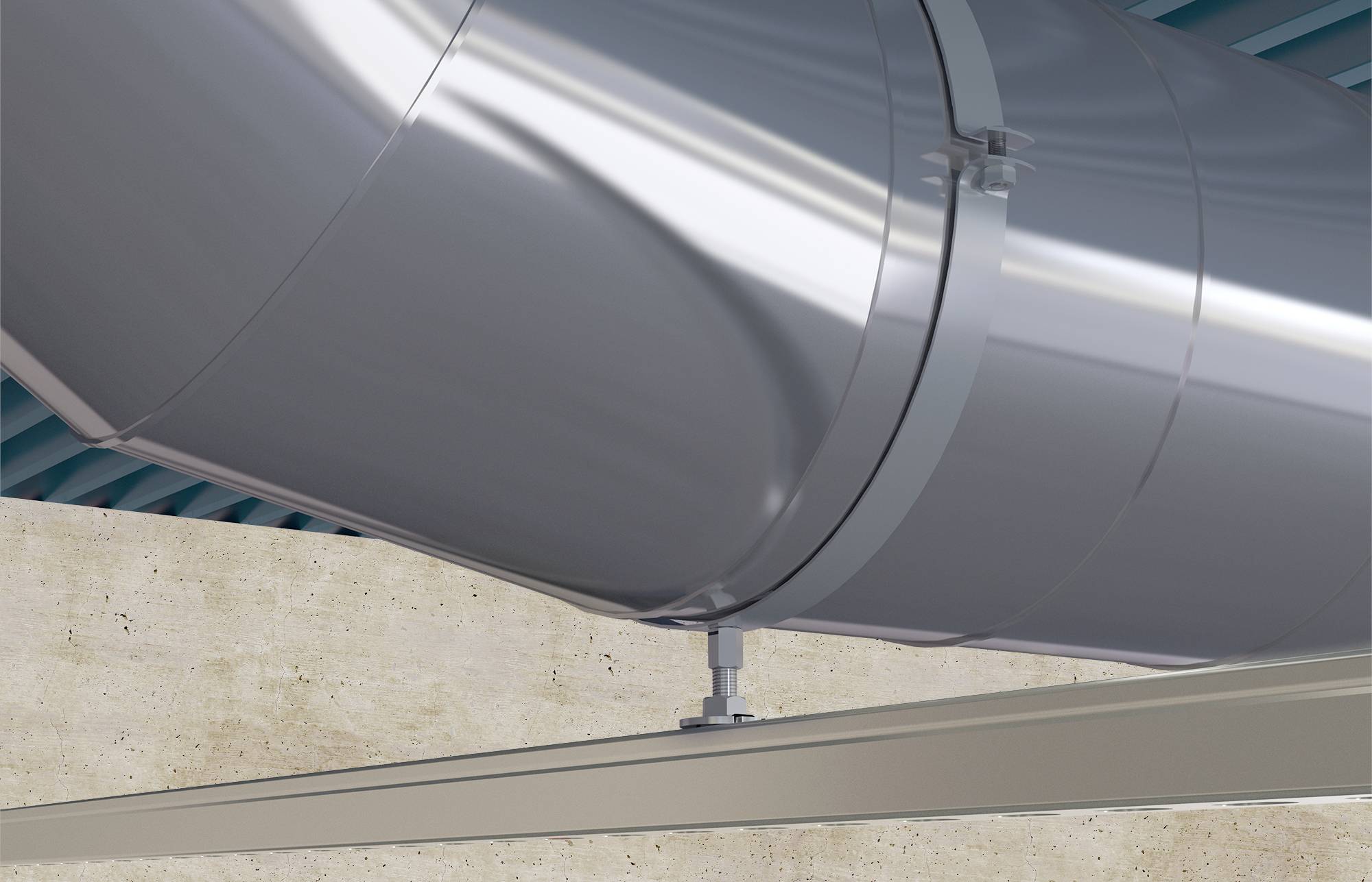 Kovový ventilační potrubí upevněný na stěně ukazuje část větrací soustavy v průmyslovém objektu.