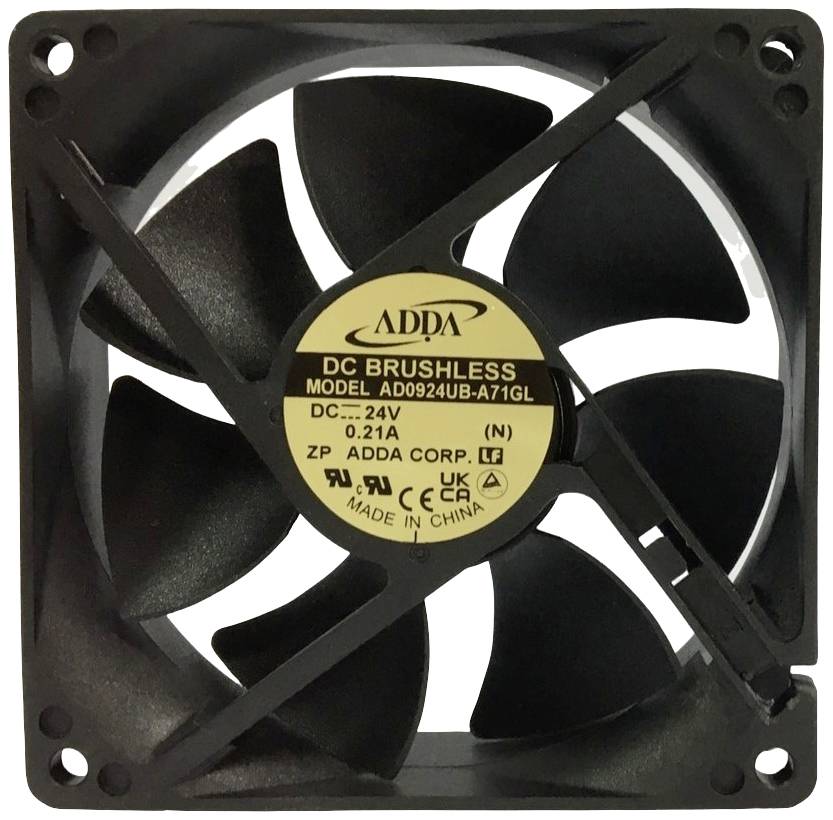 Ventilátor pro elektronická zařízení, černé šasi, s žlutou etiketou: 'ADDA DC Brushless 24V, model AD0924UB-A71GL'.