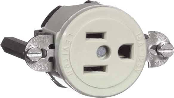 Elektrický adaptér do zásuvky se dvěma šrouby po stranách pro upevnění. Má tři vstupní místa: dva vertikální a jeden kulatý.