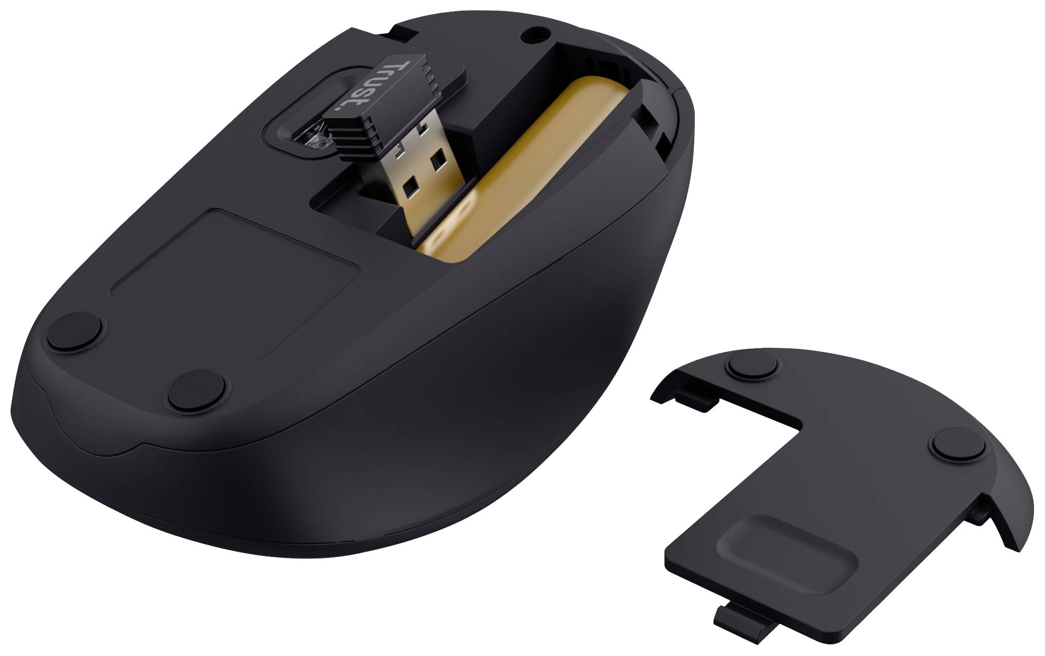 Černá bezdrátová počítačová myš s otevřeným zadním krytem odhaluje baterii a USB přijímač.
