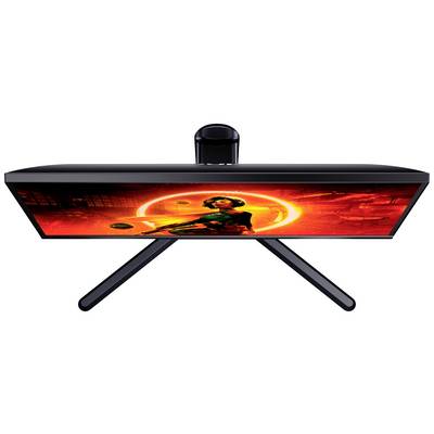 Široký monitor zobrazuje sci-fi obraz s oranžovo-červeným pozadím a osobou v futuristickém oblečení.