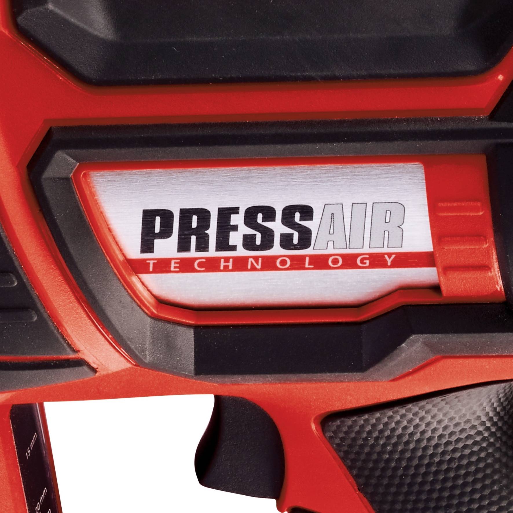 Detailní záběr zařízení s červeným a černým pouzdrem, na kterém je velkými písmeny napsáno 'PRESSAIR TECHNOLOGY'.