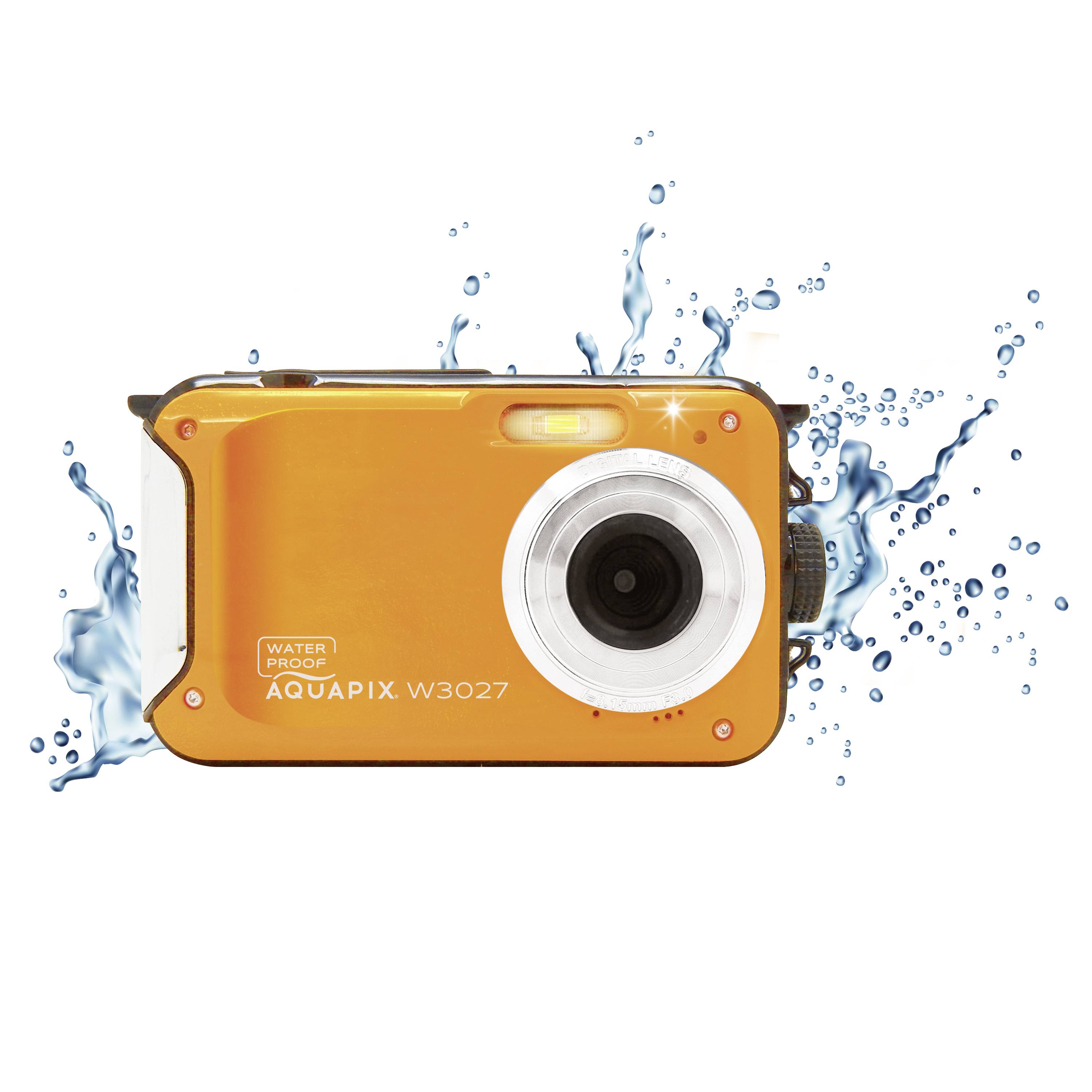 Oranžový vodotěsný fotoaparát obklopený kapkami vody. Označení modelu: 'AQUAPIX W3027'.
