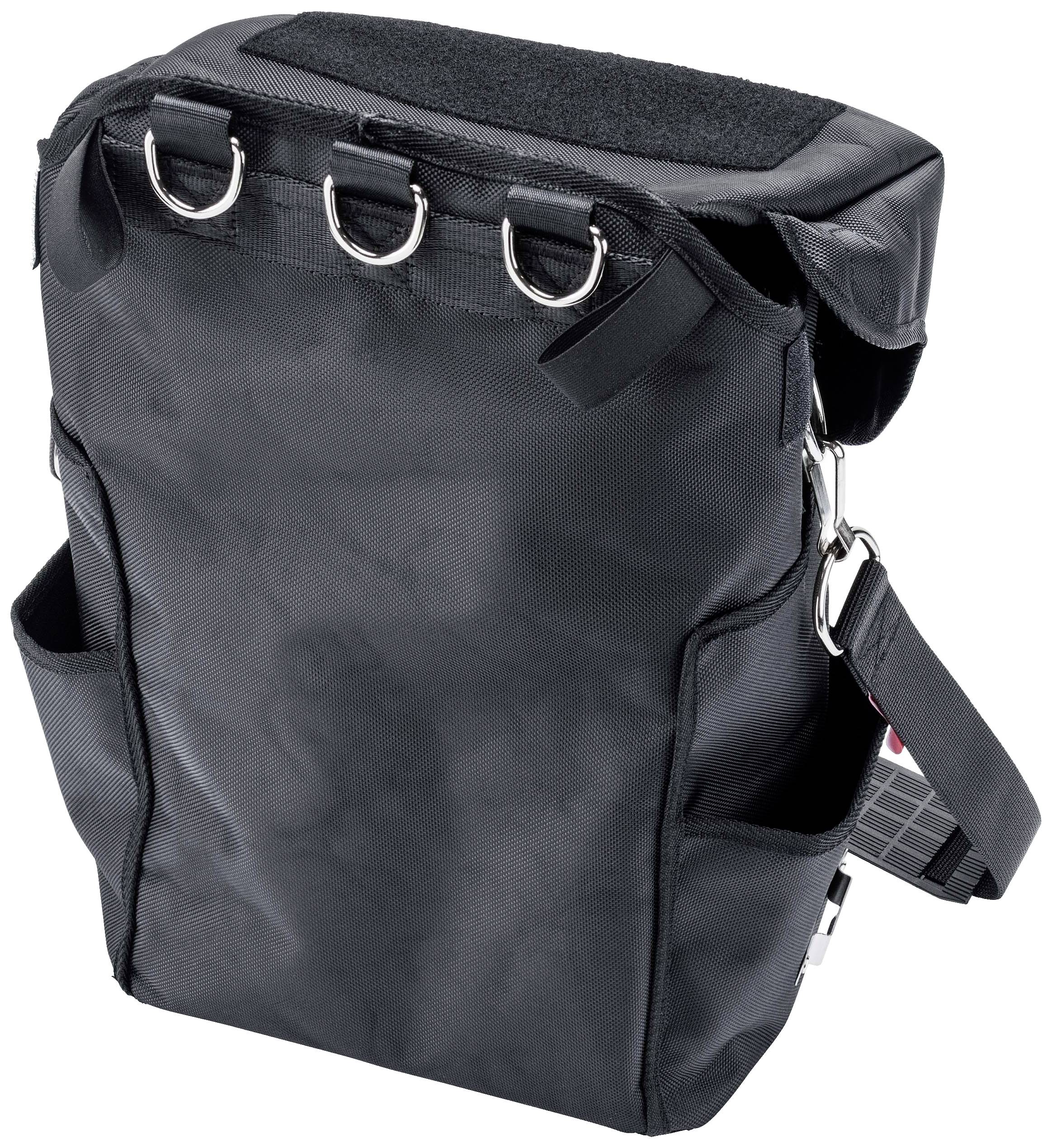 Černá obdélníková taška přes rameno s několika kapsami, upevňovacími kroužky a odnímatelným popruhem; vhodná pro nářadí nebo příslušenství.