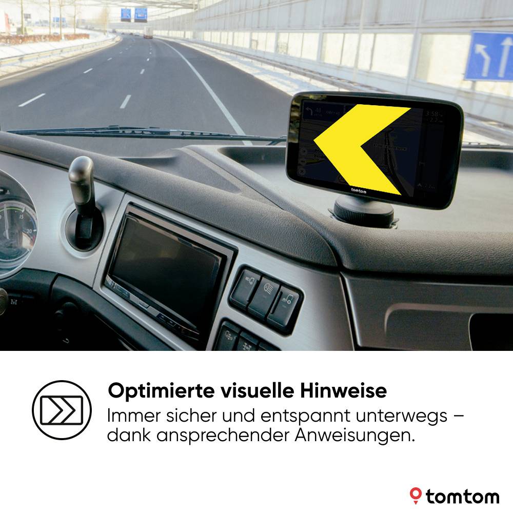 Navigační systém v automobilu zobrazuje navigační pokyn. Text: 'Optimalizované vizuální navádění – vždy bezpečně a uvolněně na cestách'.