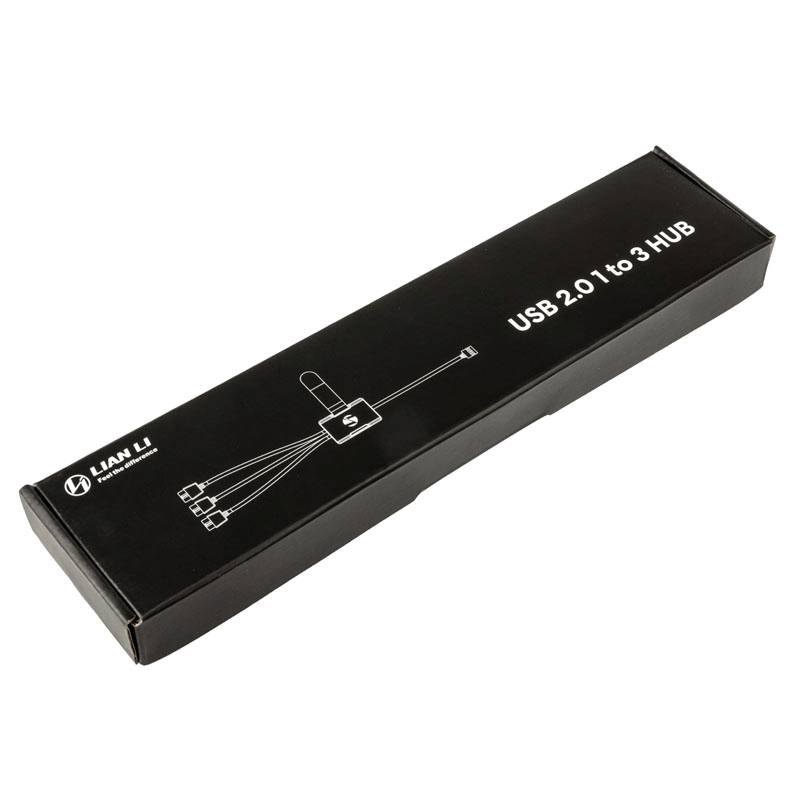 Černý obal USB 2.0 rozbočovače od společnosti Lian Li s 1 vstupem a 3 výstupy.