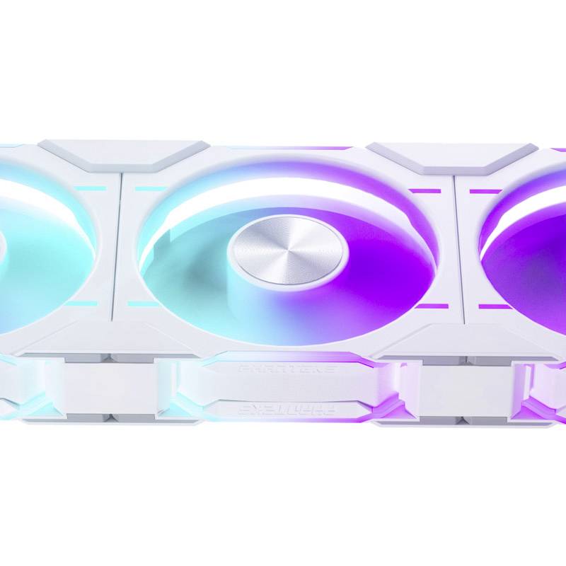 Bílý počítačový ventilátor s barevným LED osvětlením v modré a fialové barvě, vhodný pro chlazení PC a osvětlení v moderním designu.