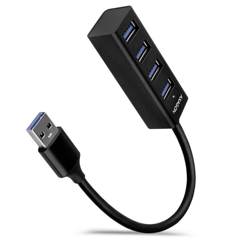 Černý USB 3.0 hub se čtyřmi porty a krátkým připojovacím kabelem.