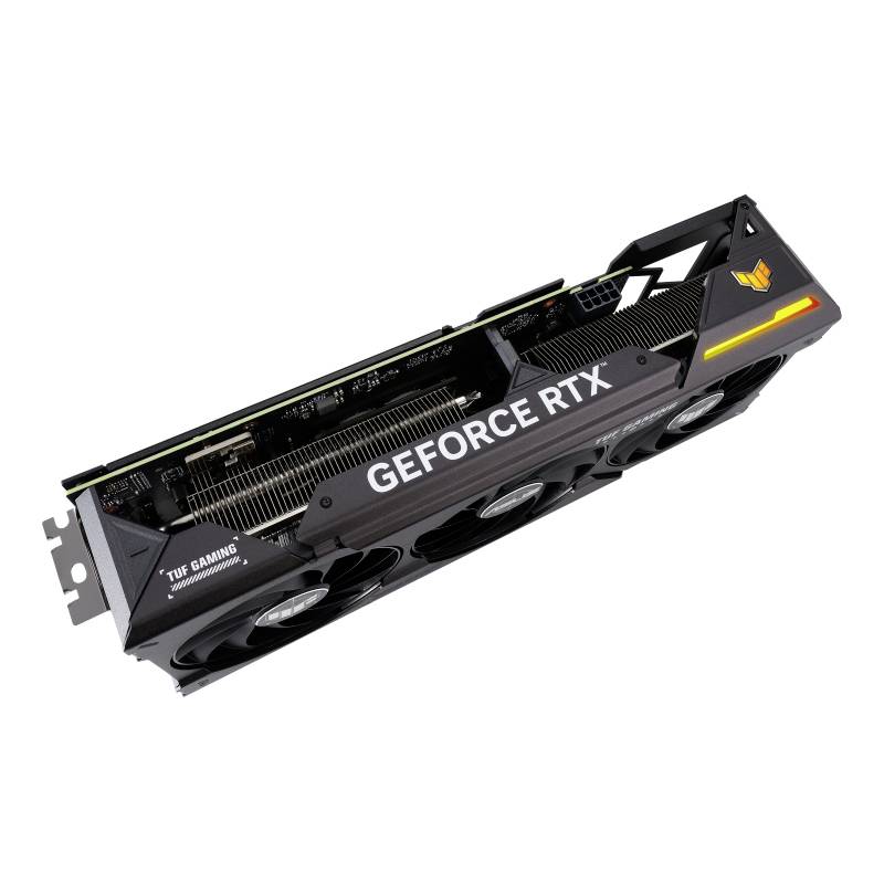 Grafická karta pohledem z boku, s viditelnými nápisy značky 'GeForce RTX' a 'TUF Gaming'. Jsou viditelné tři ventilátory. Model určený pro herní počítač.