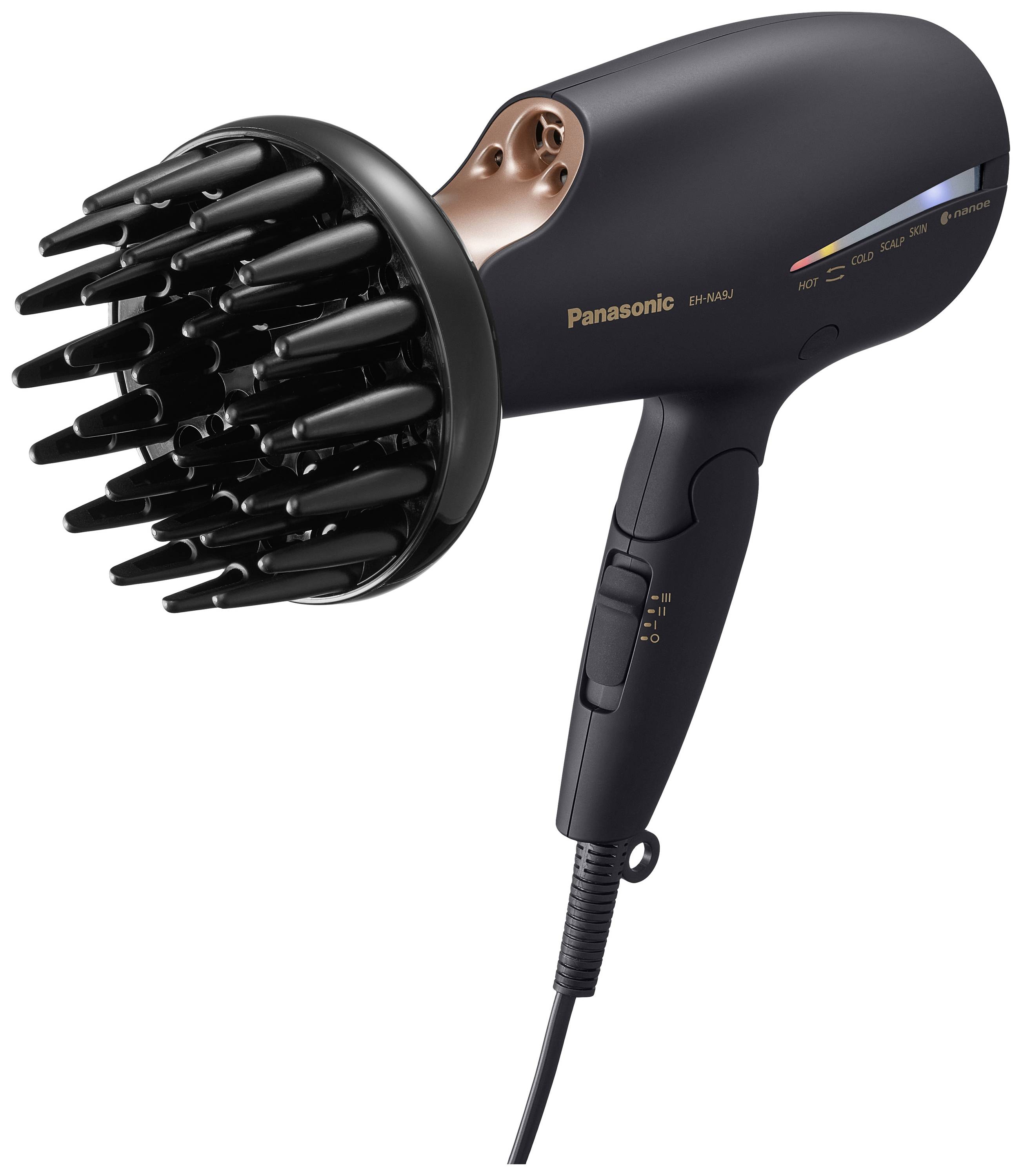 Černý fén s tryskovou hubicí. Boční pohled ukazuje ovládací tlačítka a kabel. Označeno značkou 'Panasonic'.