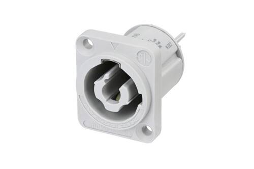 Šedý elektrický konektor kruhového tvaru, vhodný pro profesionální audio nebo jevištní aplikace.
