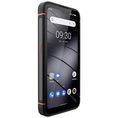 Smartphone s robustním pouzdrem, datum a čas '09:30, Po., 28. 11.' na obrazovce. Viditelné aplikace jako Google, Duo a Play Store.