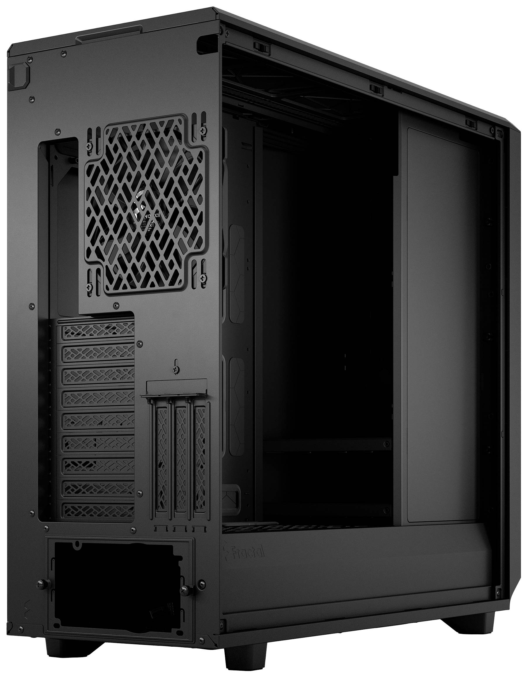 Černá kovová PC skříň bez komponent. Pohled zezadu a z boku, zobrazující větrací mřížky a sloty pro rozšiřující karty.
