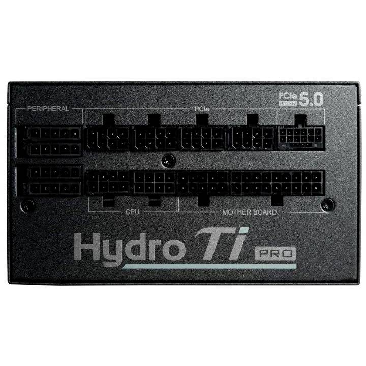 Přední strana počítačového napájecího zdroje s několika připojovacími porty pro PCIe, CPU, základní desku a periferní zařízení. Text: 'Hydro Ti Pro'.