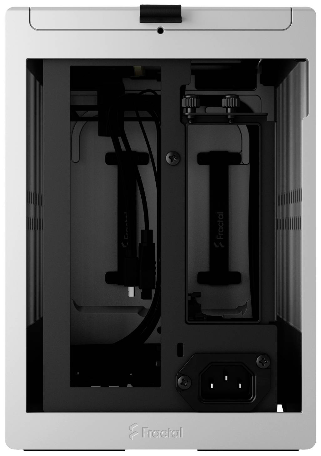 Vnitřní pohled na bílou počítačovou skříň s kabely a prostorem pro chladicí komponenty. Skříň s minimalistickým designem a logem Fractal.