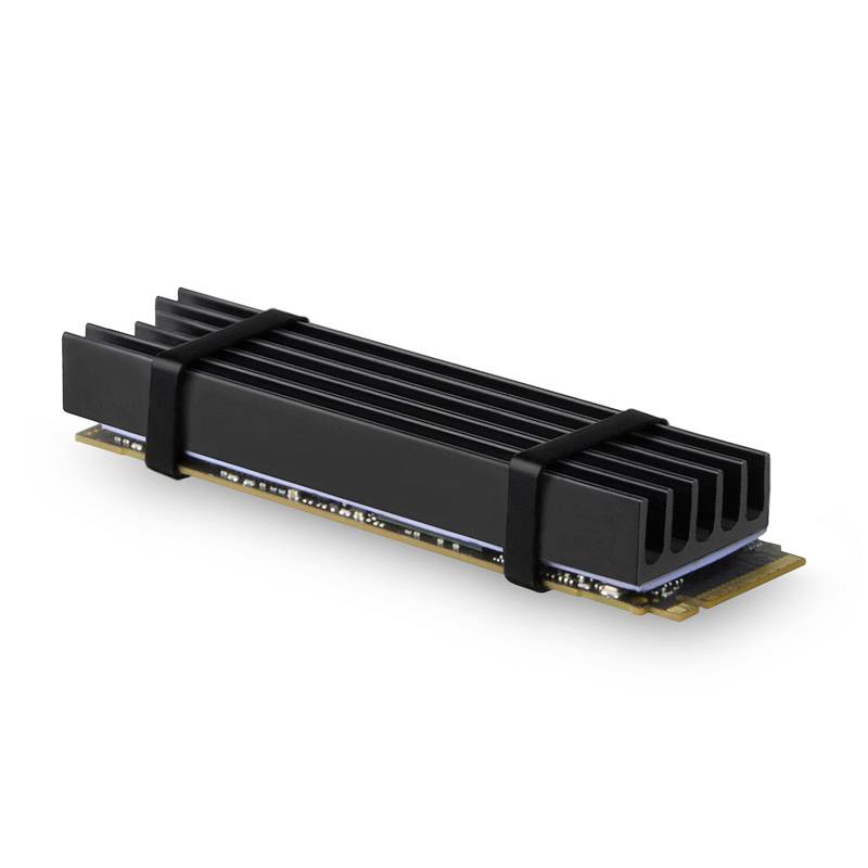 SSD s chladičem pro odvod tepla. Štíhlý design, vhodný pro instalaci do počítače za účelem zvýšení výkonu.