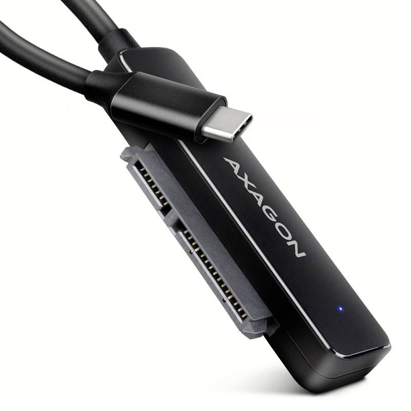 Externí dokovací stanice pro pevné disky s rozhraním USB-C a SATA, vhodná pro přenos dat a rozšíření úložného prostoru.