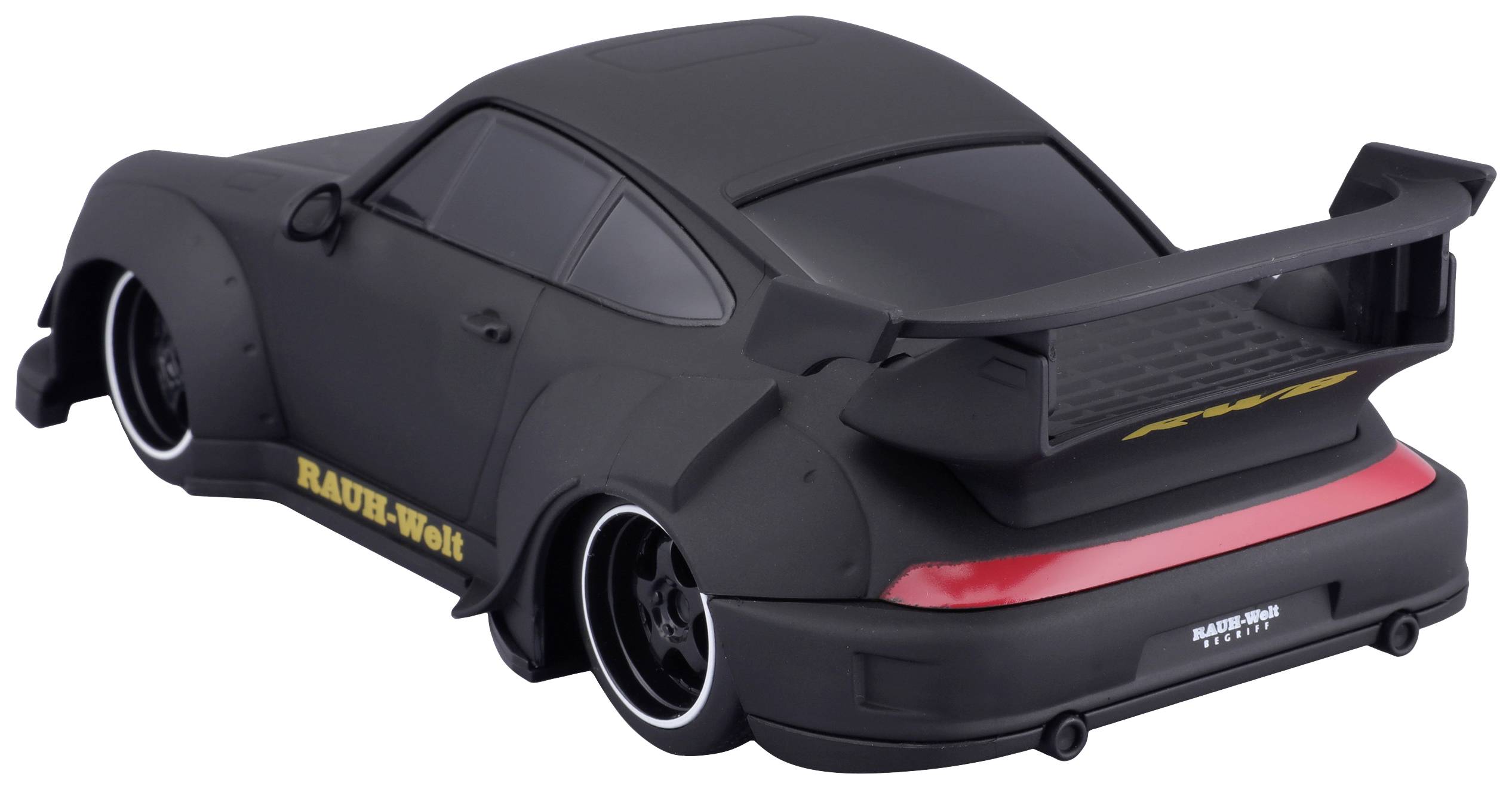Černé modelové auto sportovního vozu s výrazným spoilerem a širokými blatníky. Na straně je napsáno 'RAUH-Welt'.