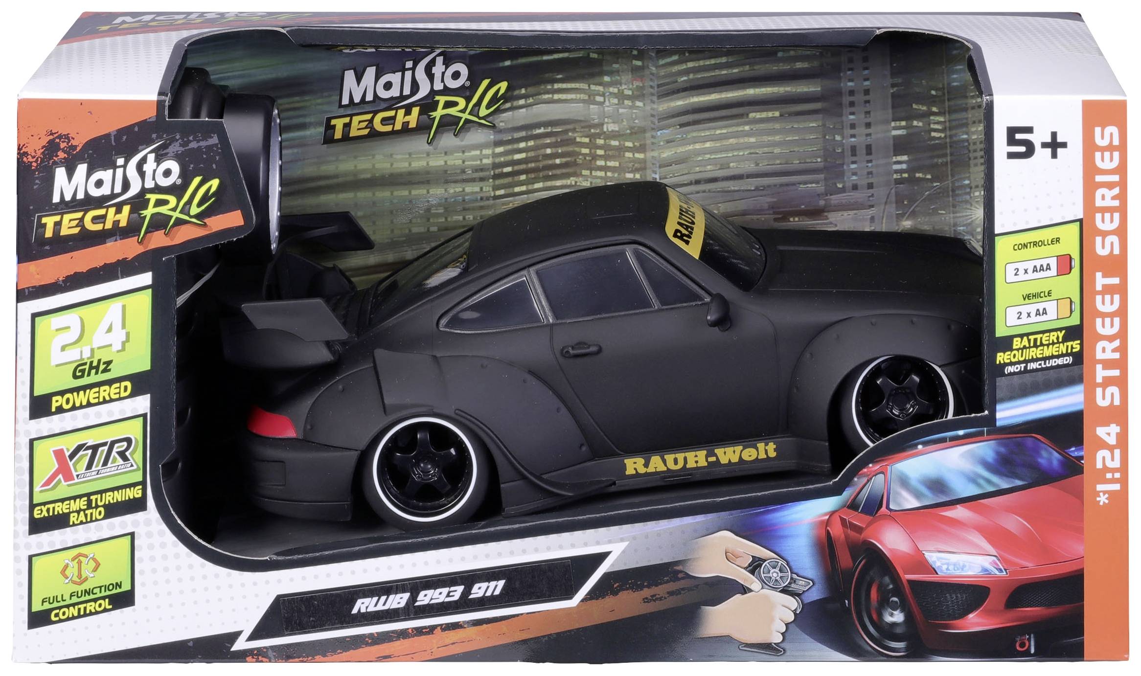 Balení RC modelu auta 'Maisto Tech RC' s černým sportovním vozem na dálkové ovládání. Obsahuje baterie a je vhodné pro děti od 5 let.