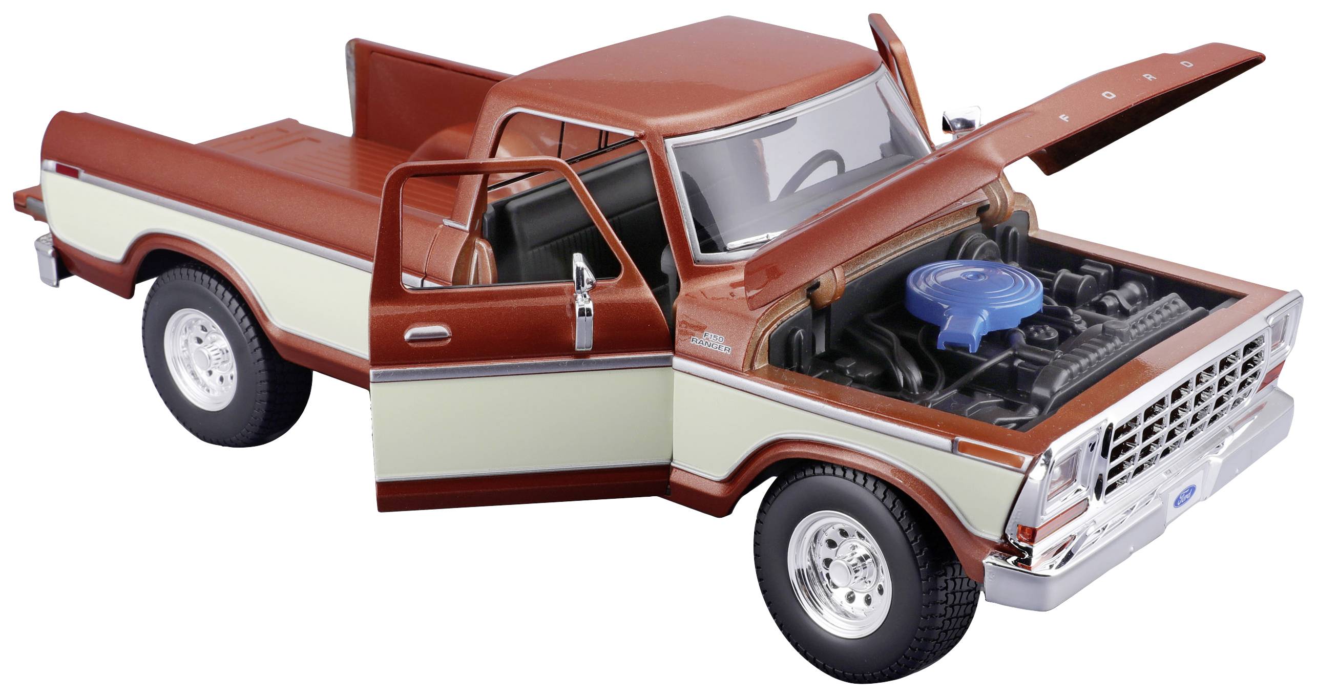 Oranžovo-bílý pickup s otevřenou kapotou a řidičovými dveřmi. Motor je viditelný. Důraz je kladen na design automobilu.