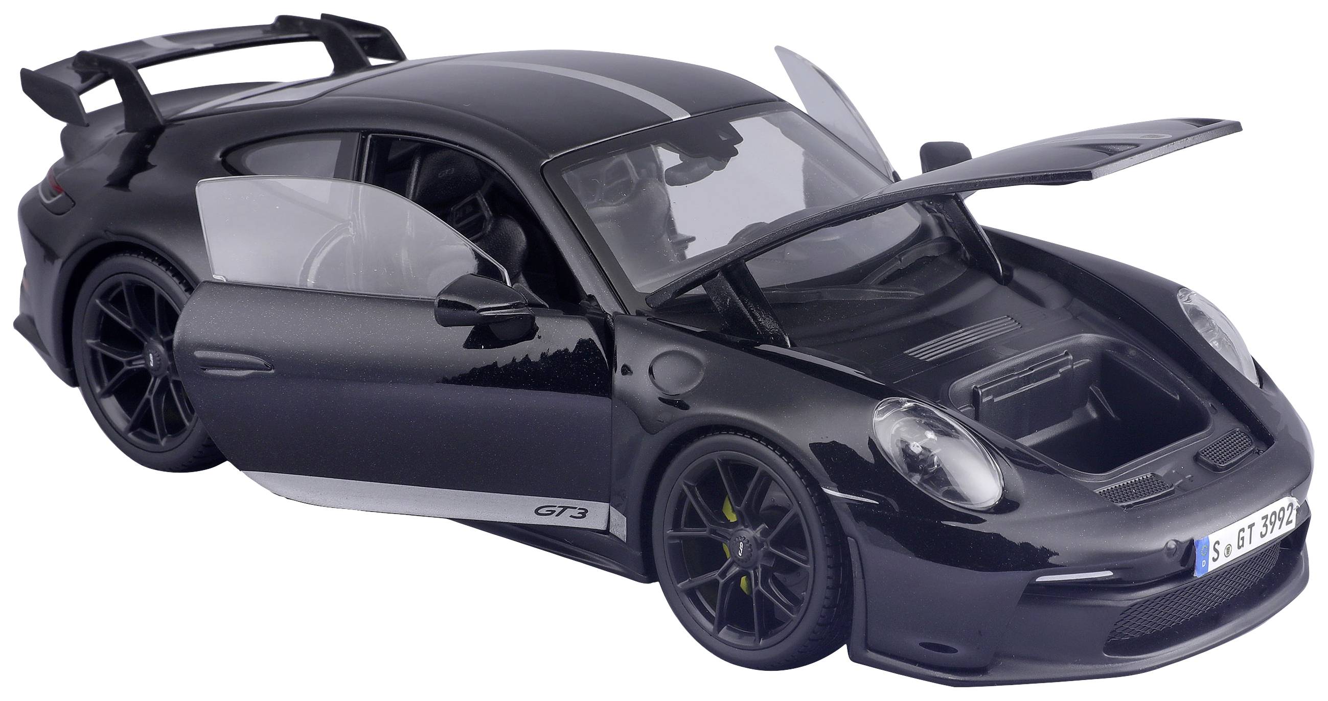 Černé modelové auto s otevřenými dveřmi a zavazadlovým prostorem. Sportovní vzhled s aerodynamickým designem a výraznými detaily.