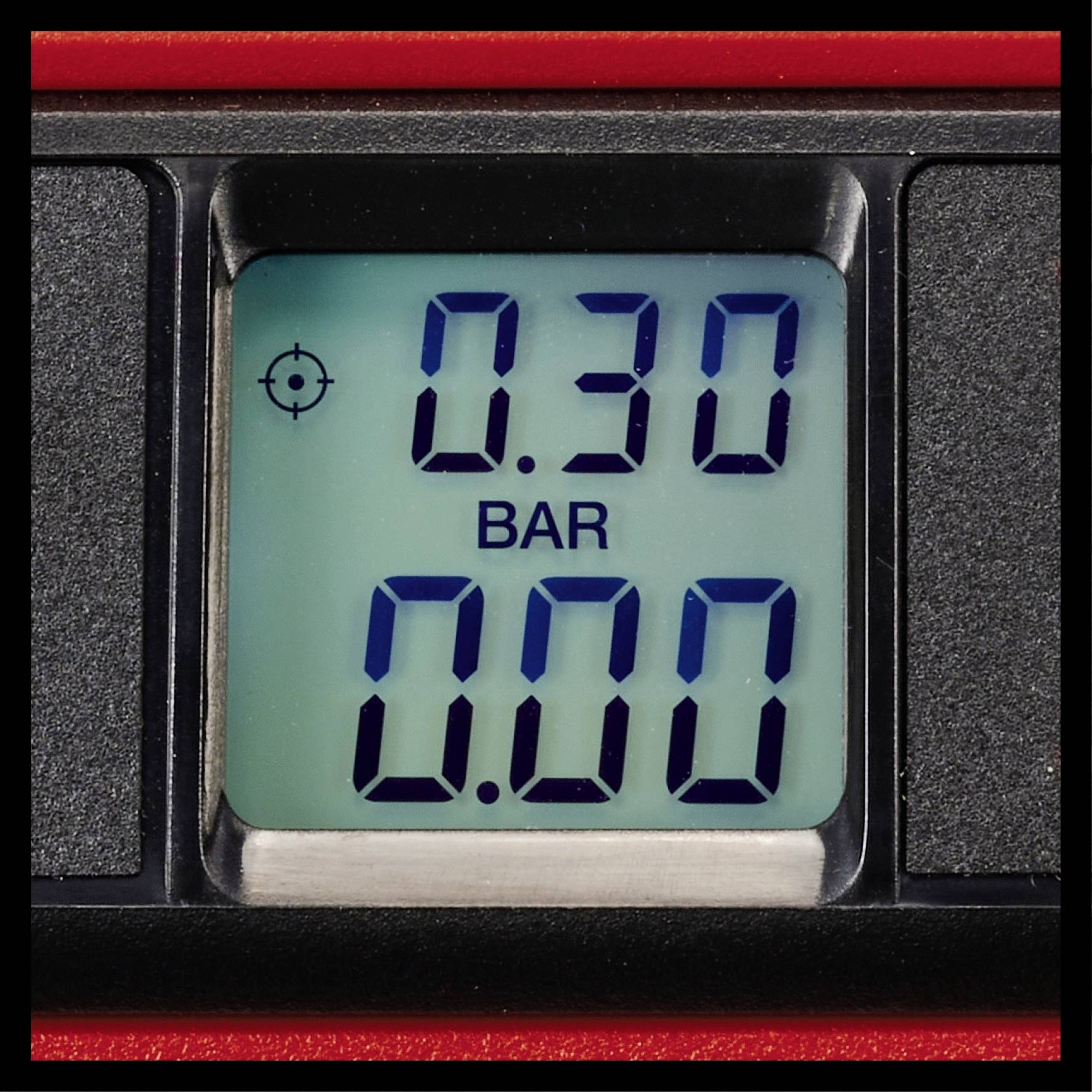 Digitální displej zobrazuje '0,30 BAR' jako aktuální tlakovou hodnotu.