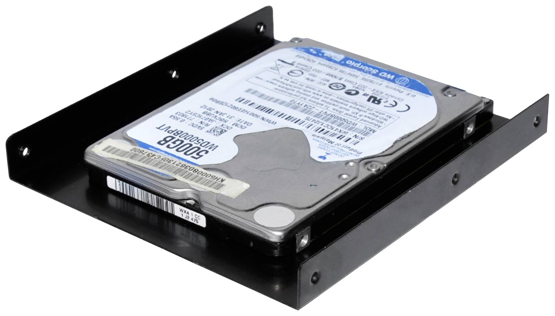 Pevný disk v držáku, vhodný pro instalaci do počítače za účelem ukládání dat.