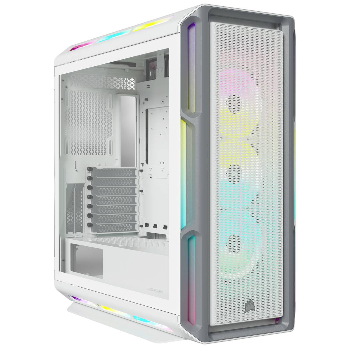Bílý počítačový case s barevným RGB osvětlením na přední straně. Má průhledné boční okénko a několik větrácích otvorů.