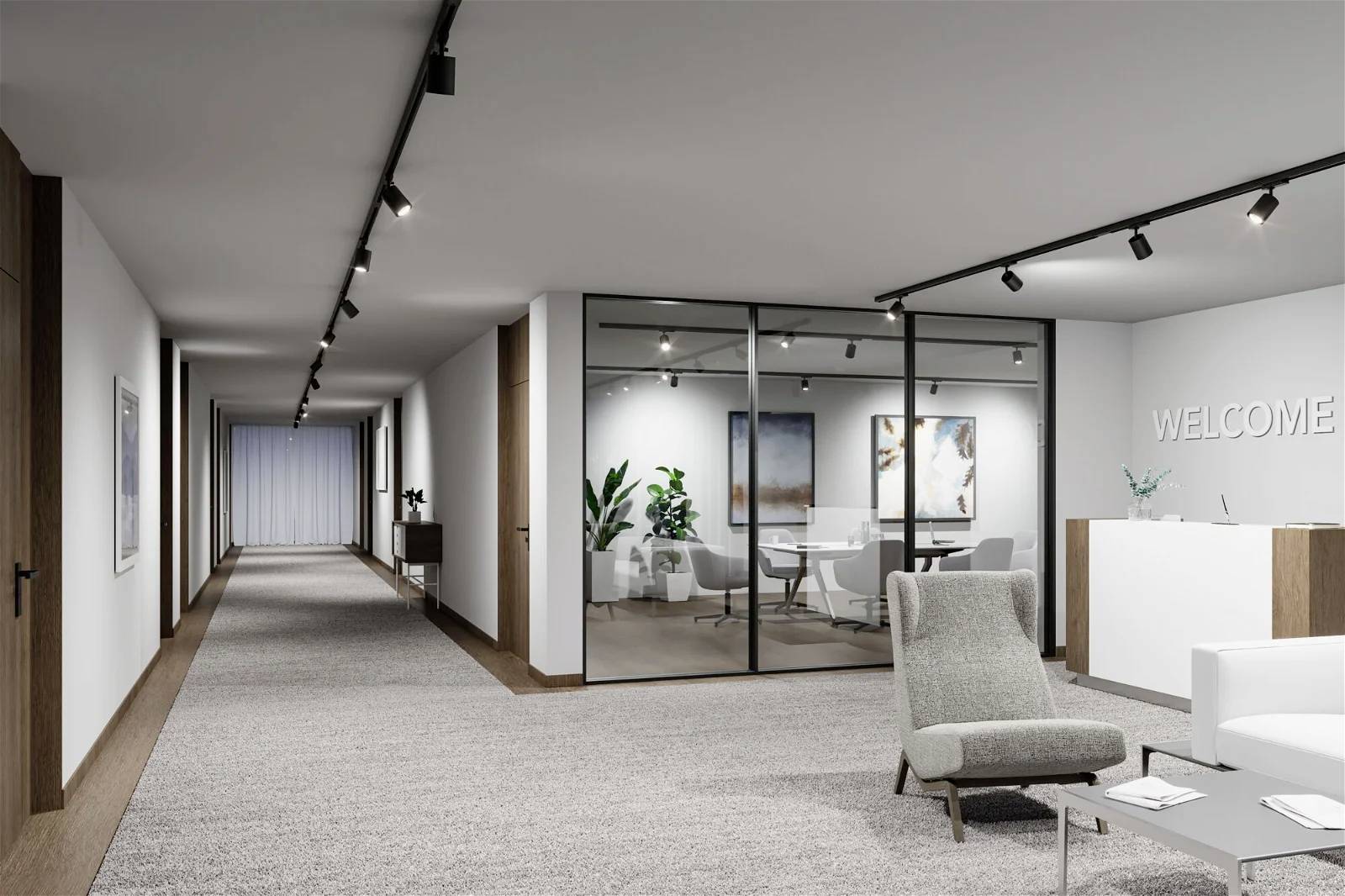 Moderní kancelářská chodba se skleněnými stěnami, recepcí s textem 'Vítejte', jednací místností a pohodlným šedým sedacím prostorem.