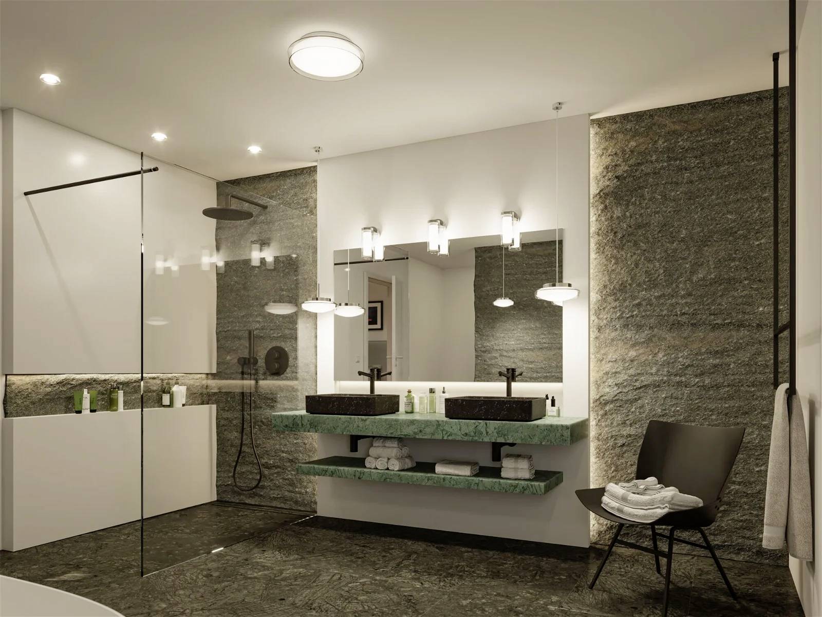 Moderní koupelna se dvěma umyvadly, velkou zrcadlovou stěnou, sprchou a černou židlí. Jednoduchý, elegantní interiér.