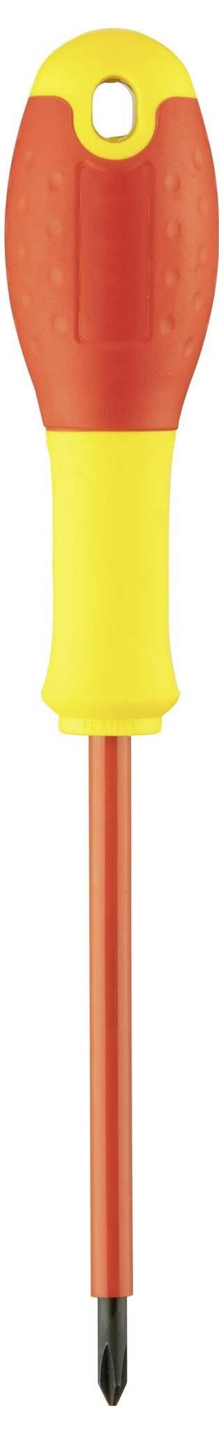 Izolovaný šroubovák s červeným a žlutým držadlem, vhodný pro práci s elektrickými zařízeními, na bílém pozadí.