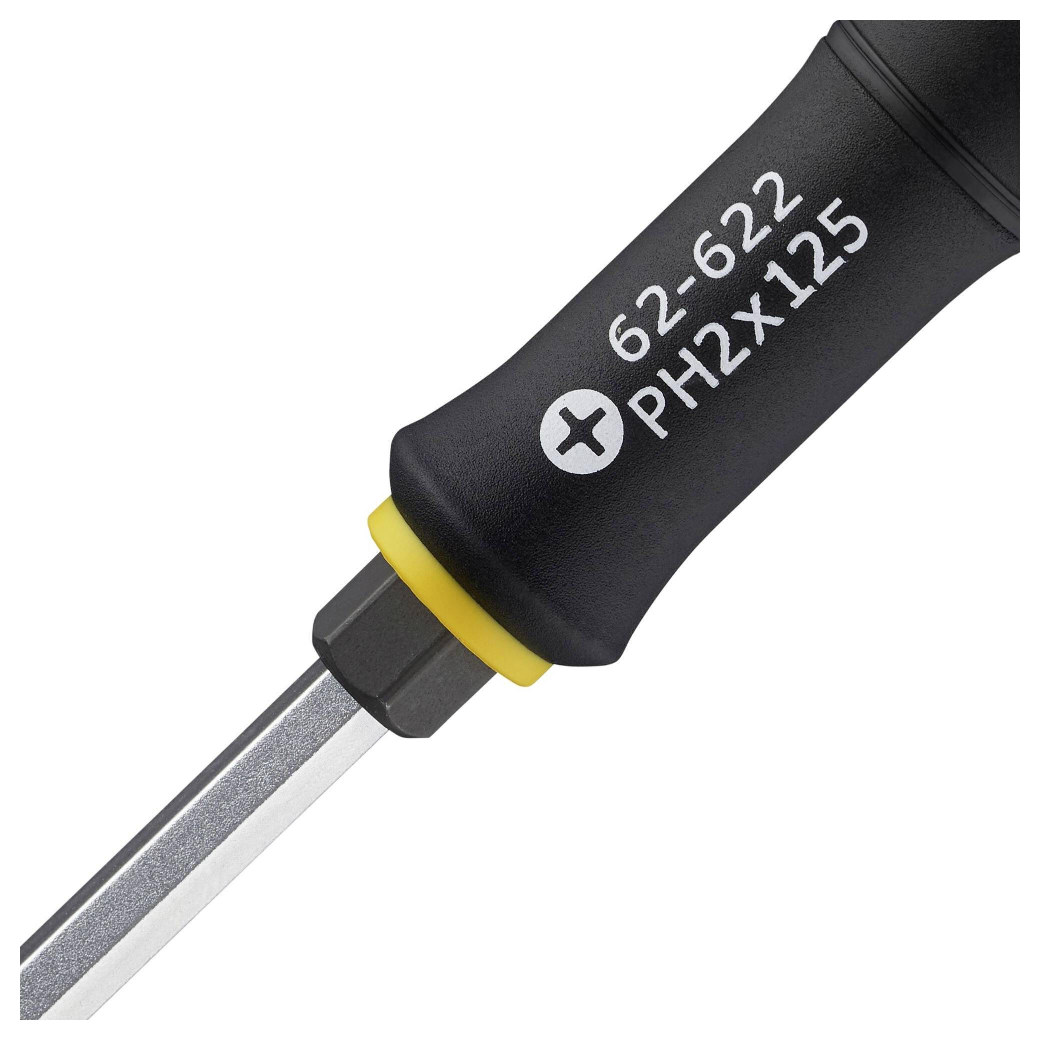Šroubovák s černou rukojetí a žlutým lemováním, označený '62-622 PH2x125', s křížovou hlavou Phillips.