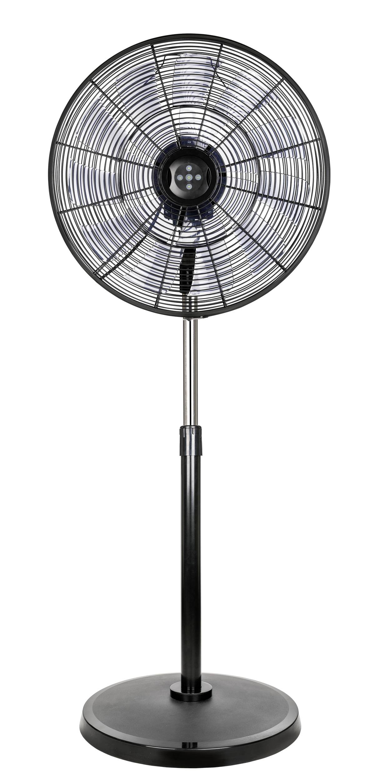 Černý stojanový ventilátor s kulatými ochrannými mřížkami a nastavitelnou základnou stojí před bílým pozadím.