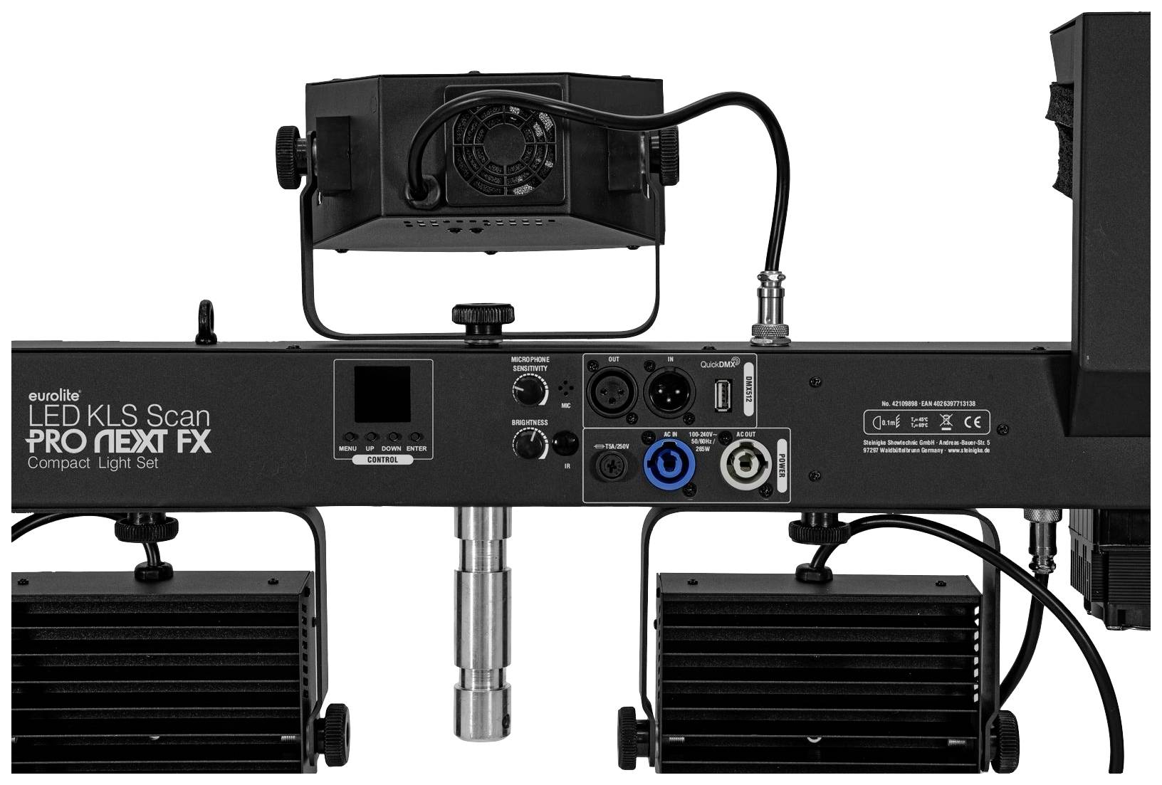 LED světelná jednotka pohledem zezadu, zobrazující různé konektory a ovládací prvky. Označená jako 'LED KLS Scan PRO NEXT FX Compact Light Set'.