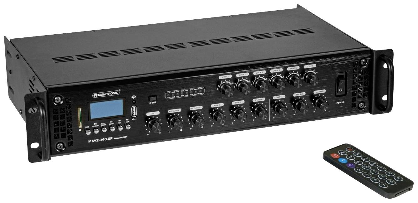 Černý audio mixážní pult s několika otočnými knoflíky a digitálním displejem na levé straně. Vedle něj leží dálkový ovladač.