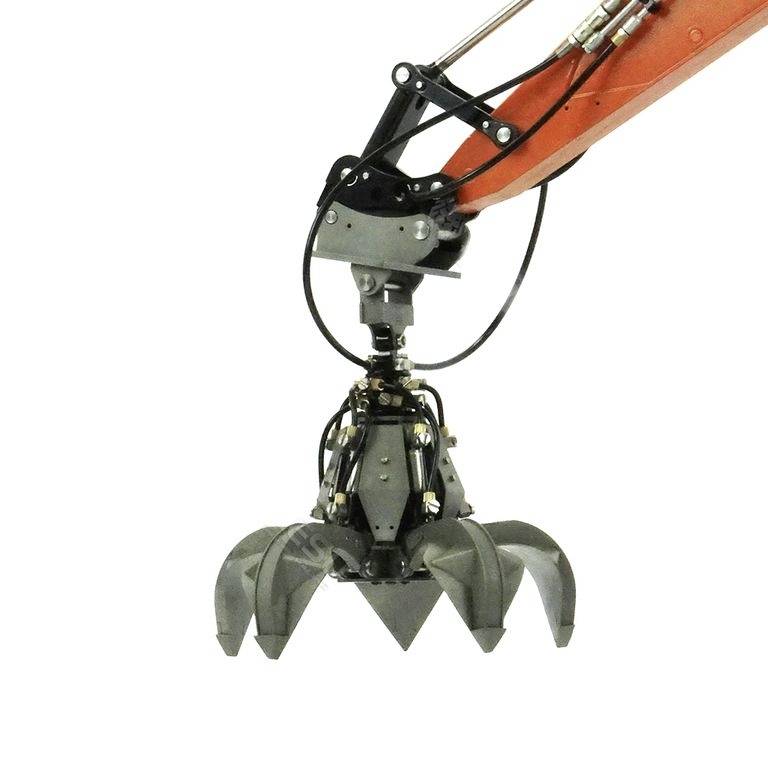 Průmyslové robotické rameno s uchopovačem, které je schopno pohybovat objekty s přesností. Vhodné pro výrobní prostředí.