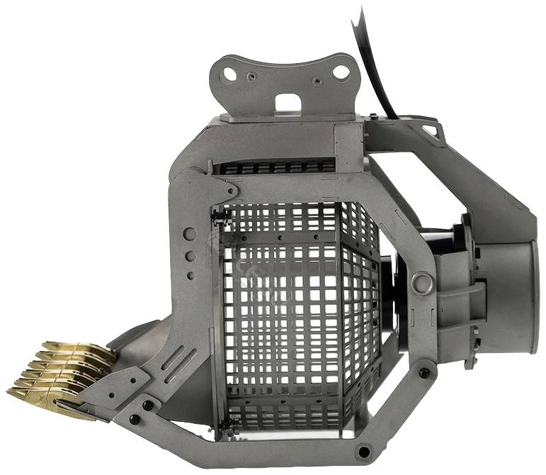 Kovový koš mechanického zařízení s mřížkovou strukturou a kabely, pravděpodobně součást většího stroje nebo přístroje.